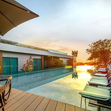 Fusion Suites Phuket Patong Zewnętrze zdjęcie The pool at the hotel