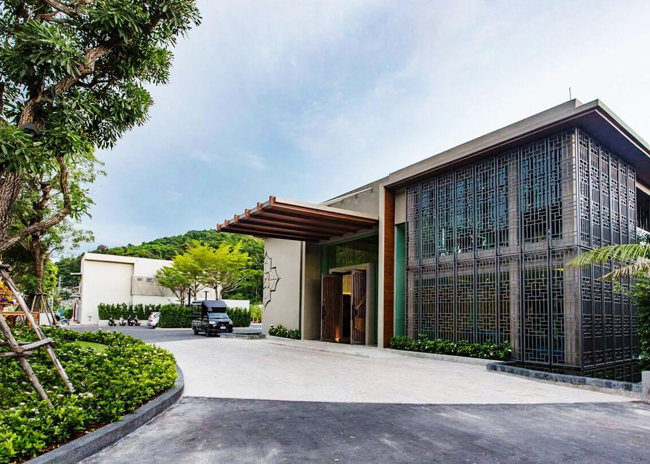 Fusion Suites Phuket Patong Zewnętrze zdjęcie The main entrance of the museum