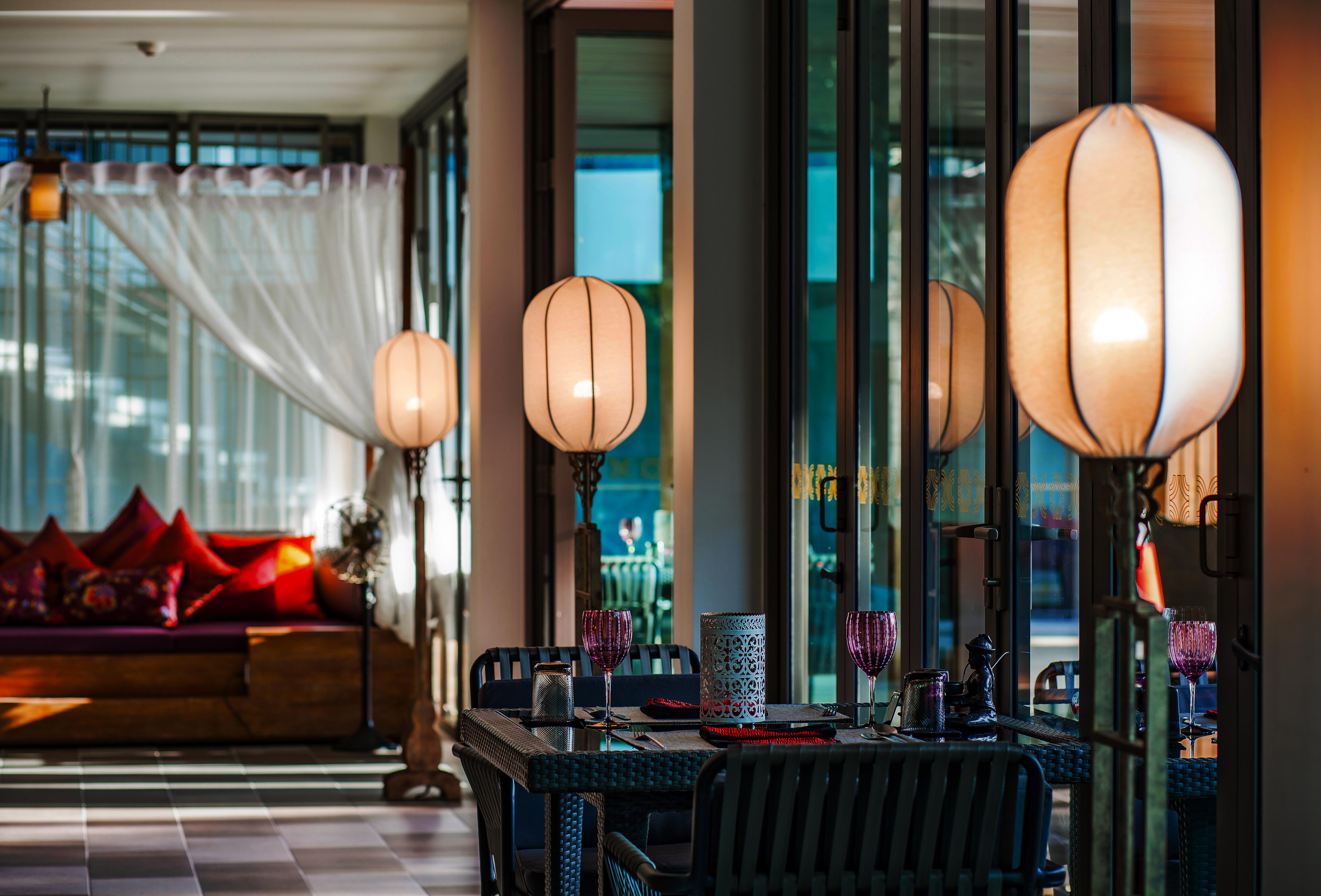 Fusion Suites Phuket Patong Zewnętrze zdjęcie The interior of the restaurant