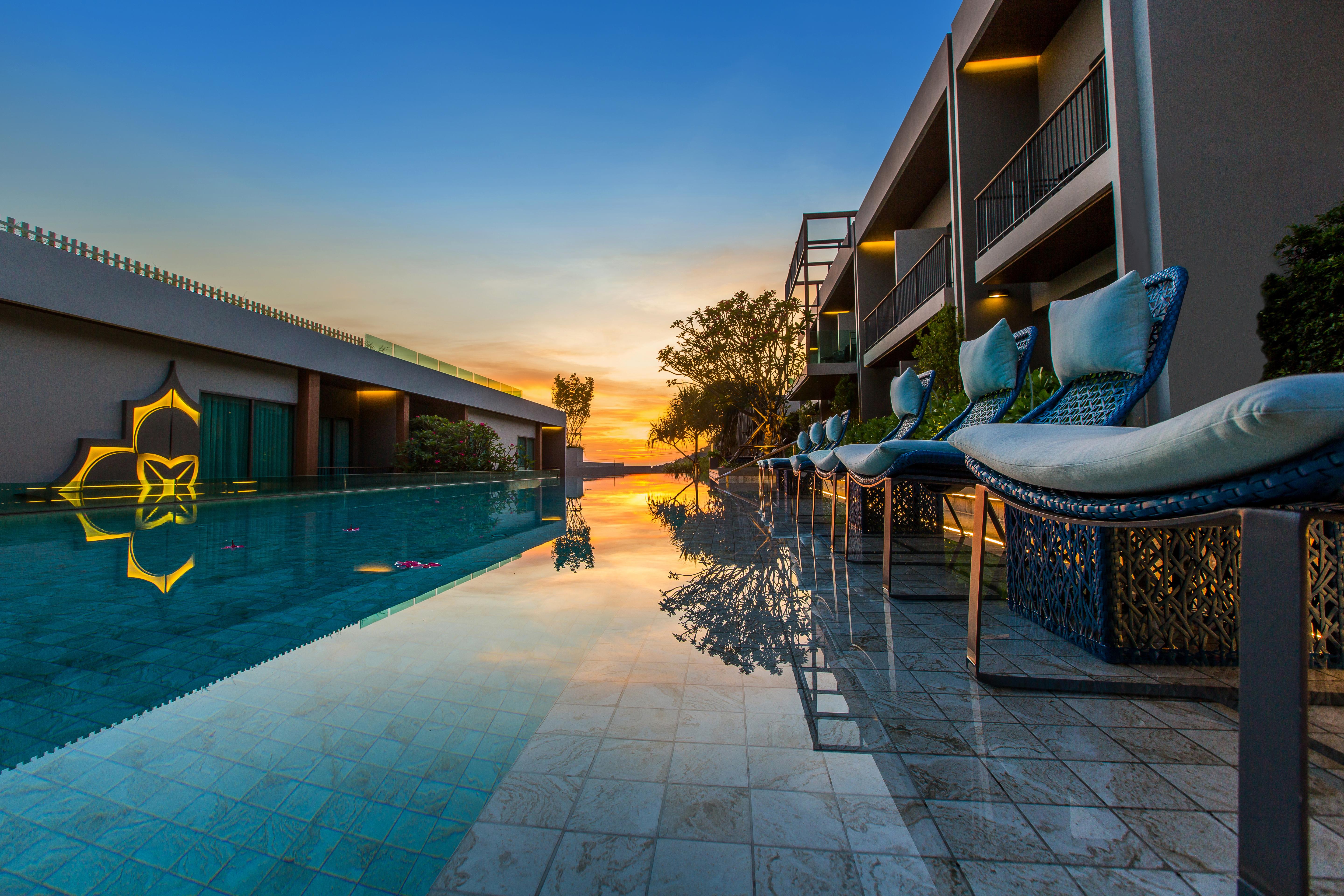 Fusion Suites Phuket Patong Zewnętrze zdjęcie The swimming pool at the hotel