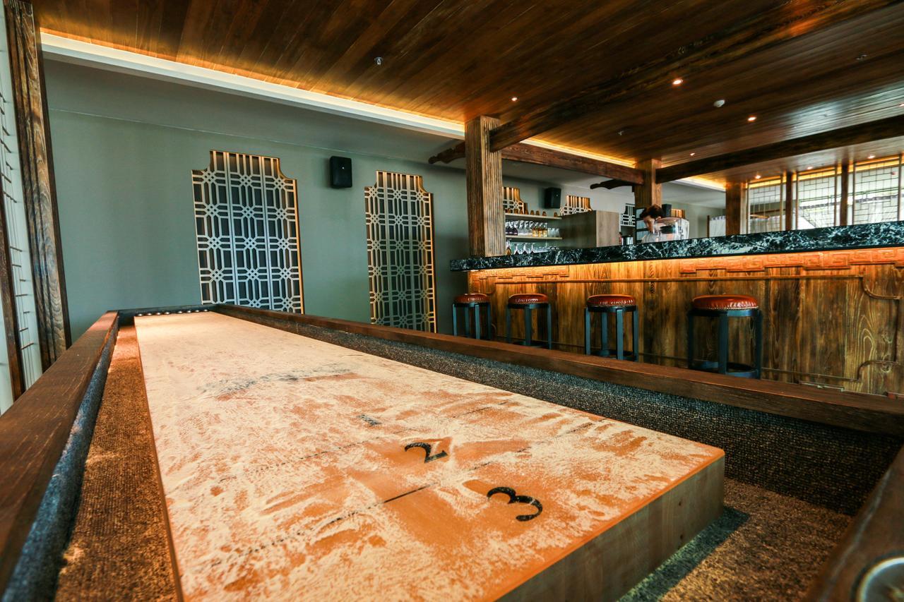 Fusion Suites Phuket Patong Zewnętrze zdjęcie A shuffleboard court