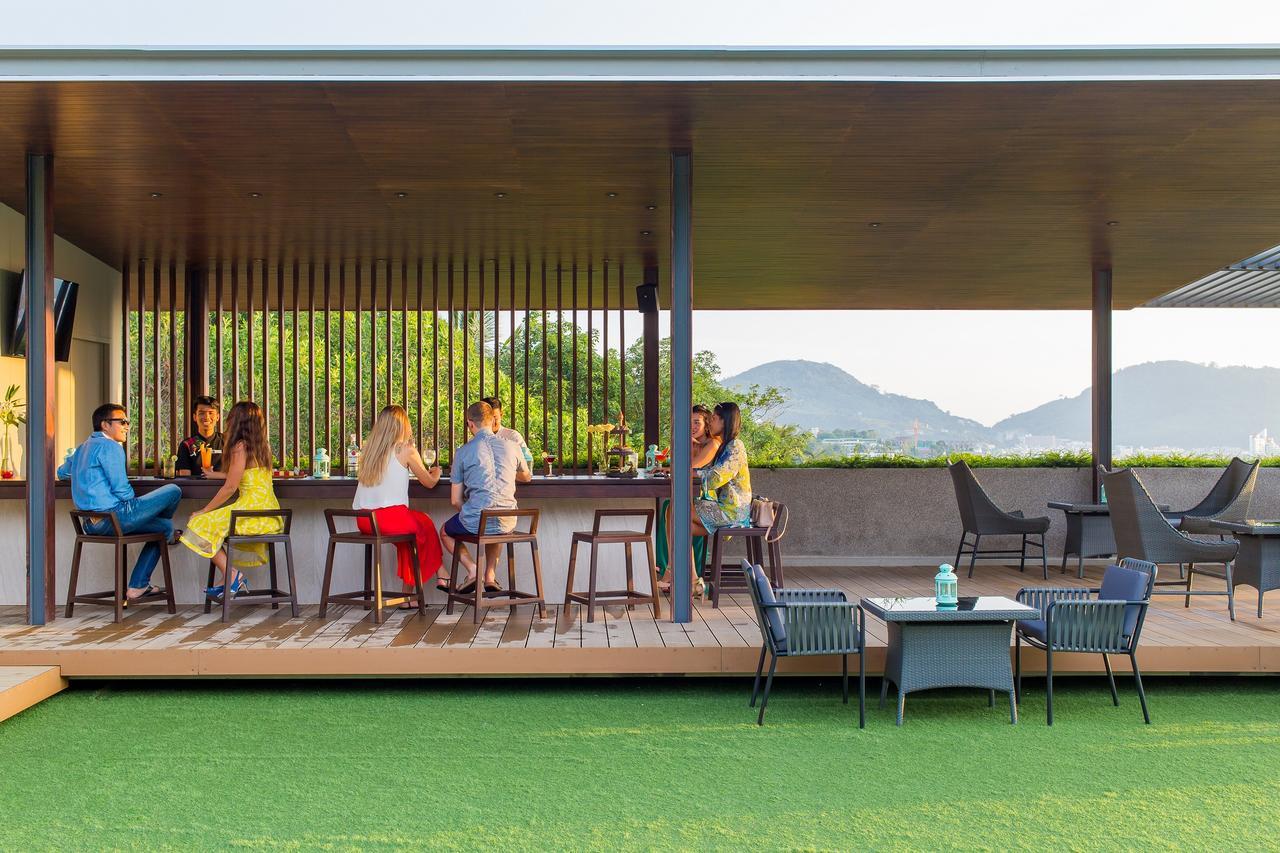 Fusion Suites Phuket Patong Zewnętrze zdjęcie The rooftop bar at the hotel
