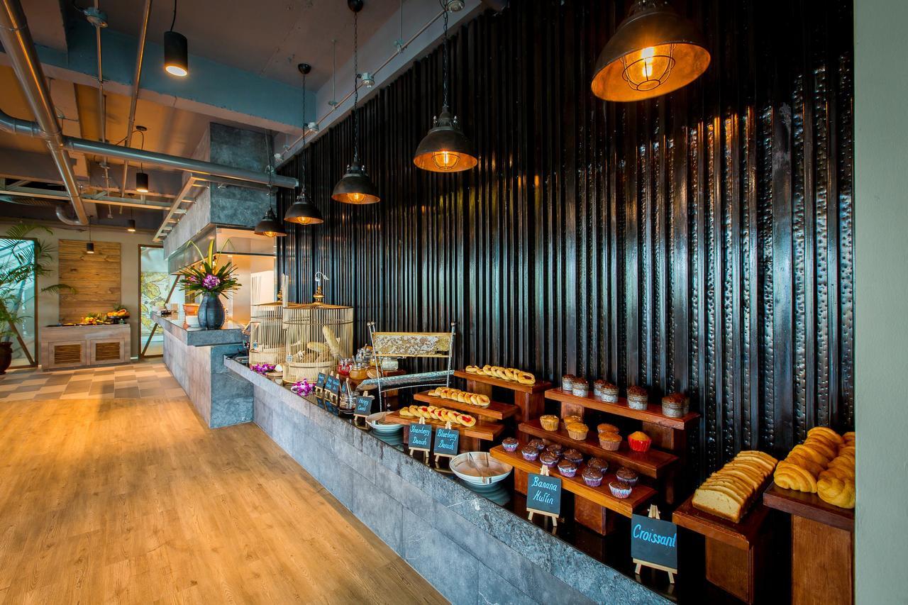 Fusion Suites Phuket Patong Zewnętrze zdjęcie The buffet at the lounge