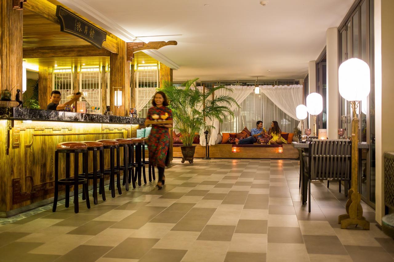 Fusion Suites Phuket Patong Zewnętrze zdjęcie The bar at the hotel