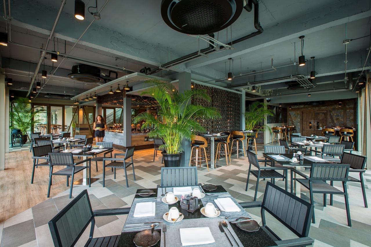 Fusion Suites Phuket Patong Zewnętrze zdjęcie The interior of the restaurant